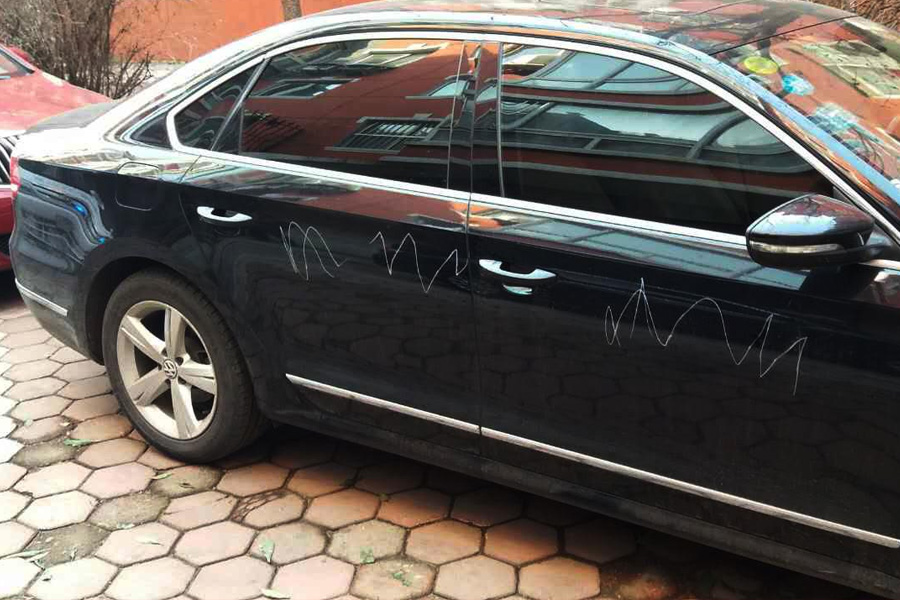 物業(yè)費(fèi)不等于保管費(fèi)，業(yè)主車(chē)輛被劃，找物業(yè)索賠被駁回！