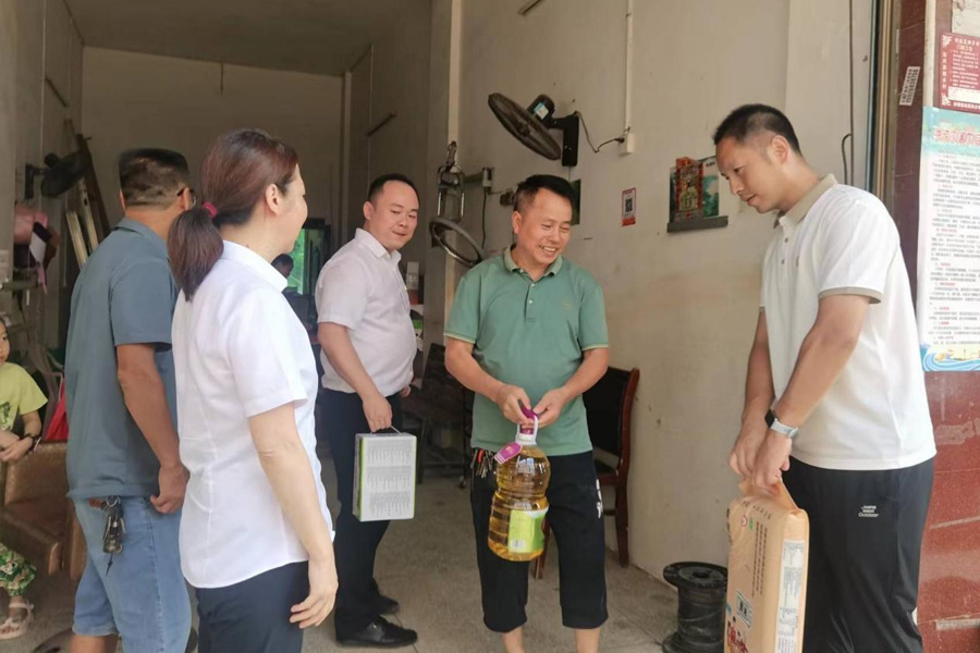 公司赴黨建聯建點走訪慰問受災群眾